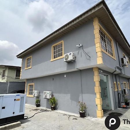 Thapunchline Hotels Ikeja Ngoại thất bức ảnh